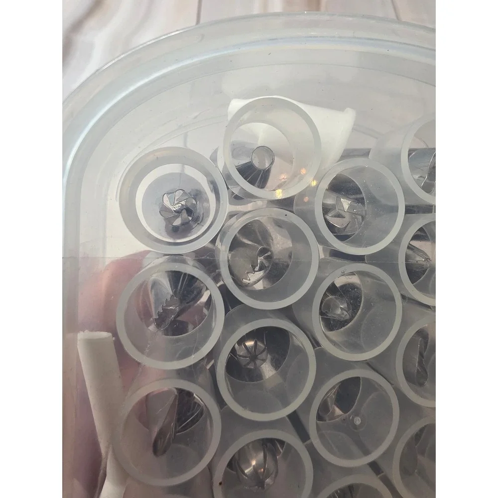 Cake Decorating Set 26 Piping Tips Storage Case and 6 Inch Metal Cooling Rack A2